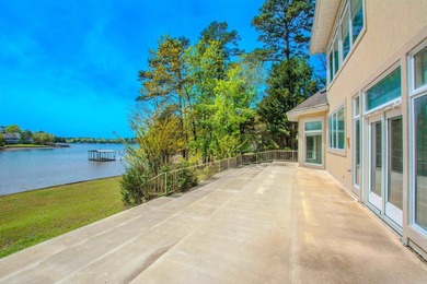 Stunning Lakefront Retreat on a Quiet Cul-de-Sac Wake up every - photo 46