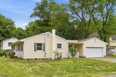 Opportunity Awaits in Upper Greenwood Lake! This 3 bedroom, 1.5 - photo 31