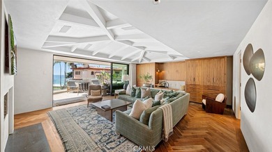 Just a stone's throw from the beach, 27 Emerald Bay offers a - photo 7