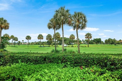 Experience exceptional golf course and lake views from this - photo 8