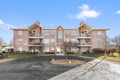 (private lake, pond, creek) Condo For Sale in Orland Park Illinois