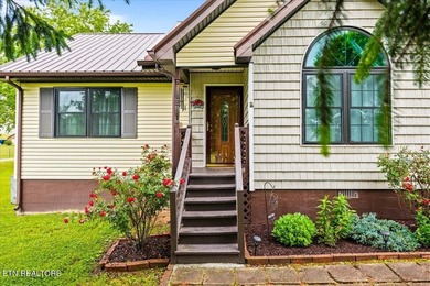 Beautifully maintained ranch-style home offering 3 bedrooms, 2 - photo 2