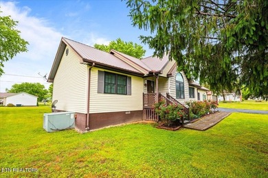 Beautifully maintained ranch-style home offering 3 bedrooms, 2 - photo 5