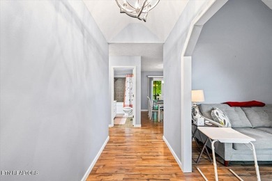 Beautifully maintained ranch-style home offering 3 bedrooms, 2 - photo 7
