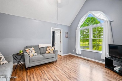 Beautifully maintained ranch-style home offering 3 bedrooms, 2 - photo 8