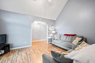 Beautifully maintained ranch-style home offering 3 bedrooms, 2 - photo 10