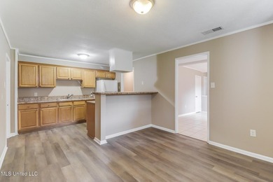 Welcome home! Charming and move-in ready! In a great location - photo 5