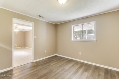 Welcome home! Charming and move-in ready! In a great location - photo 6