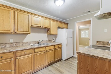 Welcome home! Charming and move-in ready! In a great location - photo 7