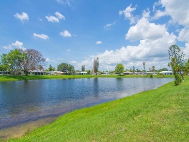 Welcome to this beautifully maintained 3/2/2 lakefront home - photo 10