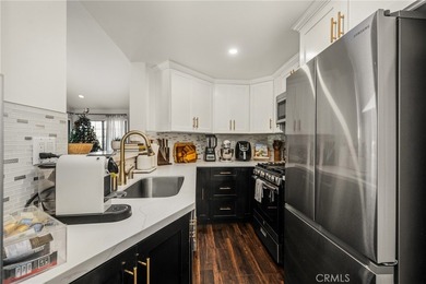 Tis beautifully remodeled 3rd level condo features modern