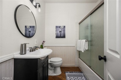 Tis beautifully remodeled 3rd level condo features modern