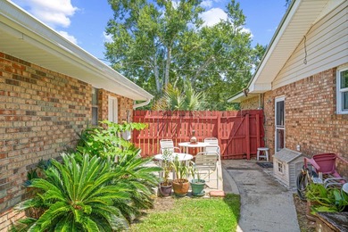 PRICE REDUCED!! BRING ALL OFFERS!! Experience true waterfront - photo 32