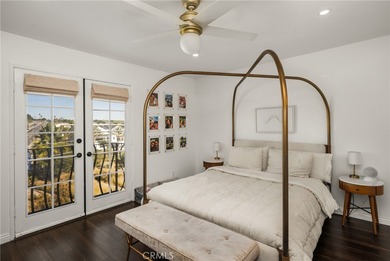 Tis beautifully remodeled 3rd level condo features modern