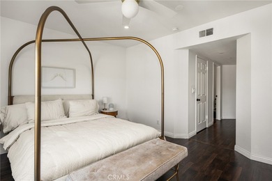 Tis beautifully remodeled 3rd level condo features modern