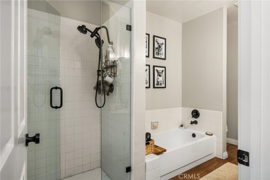 Tis beautifully remodeled 3rd level condo features modern