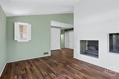 A Mid-Century home in Midtown is available for purchase, a 2 - photo 7