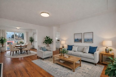 Family home, centrally located on a beautiful 0.25-acre lot just - photo 10