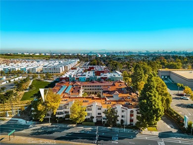 Tis beautifully remodeled 3rd level condo features modern