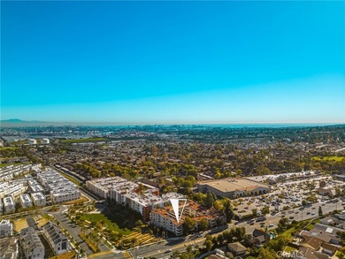 Tis beautifully remodeled 3rd level condo features modern