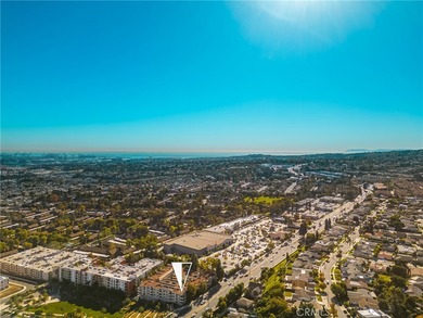 Tis beautifully remodeled 3rd level condo features modern