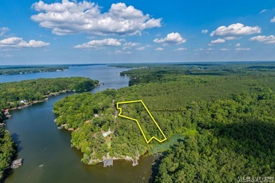 Escape the hustle at Lake Gaston's Lyons Creek Estates. This - photo 1