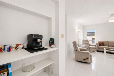 Move right into this beautifully maintained, fully furnished - photo 9