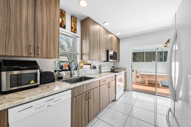 Move right into this beautifully maintained, fully furnished - photo 10