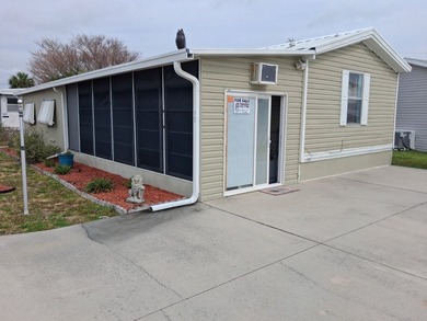 Updated 2 Bedroom, 2 Bath with a massive Florida Room and - photo 1