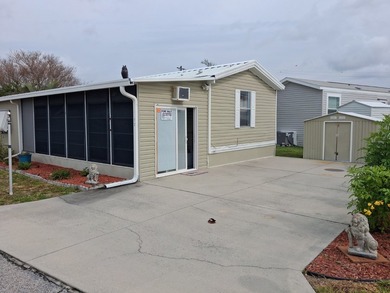 Updated 2 Bedroom, 2 Bath with a massive Florida Room and - photo 2