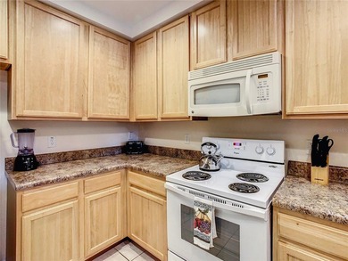 Welcome to this beautifully furnished 3-bedroom, 2-bathroom - photo 19