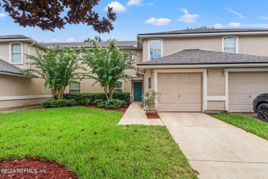 Lake Townhome/Townhouse For Sale in Fleming Island, Florida