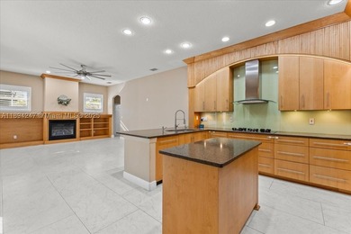 Beautiful 4-bed, 3-bath home located in the exclusive gated - photo 22
