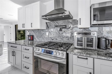 Where Open Water Views Meet Privacy

Positioned at the very - photo 22