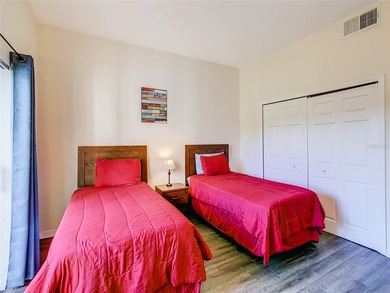 Welcome to this beautifully furnished 3-bedroom, 2-bathroom - photo 35