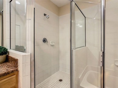 Welcome to this beautifully furnished 3-bedroom, 2-bathroom - photo 40