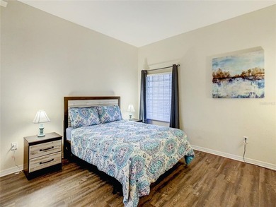 Welcome to this beautifully furnished 3-bedroom, 2-bathroom - photo 42