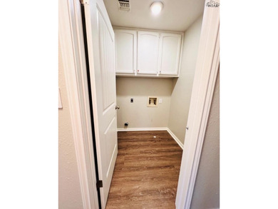 Updated 3 bedroom, 2 bath Country Club home on a corner lot! The - photo 17