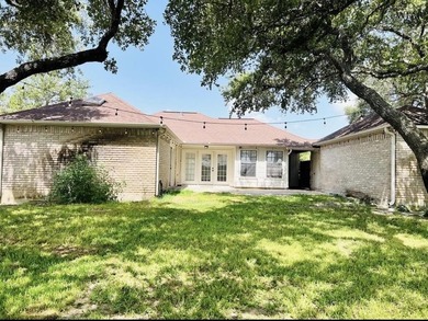 Updated 3 bedroom, 2 bath Country Club home on a corner lot! The - photo 18