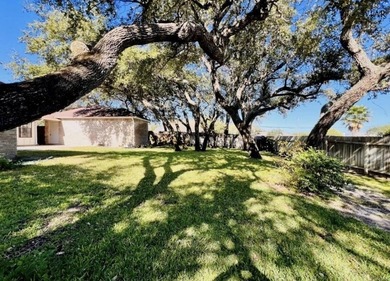 Updated 3 bedroom, 2 bath Country Club home on a corner lot! The - photo 19
