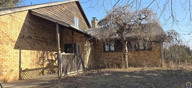 (private lake, pond, creek) Home For Sale in Wakarusa Kansas