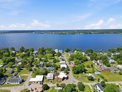 Discover this exceptional custom-built cottage-style retreat - photo 28
