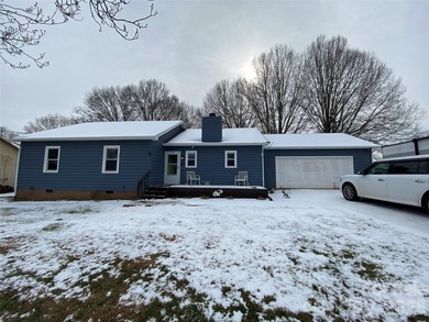 Lake Hickory Home For Sale in Taylorsville North Carolina