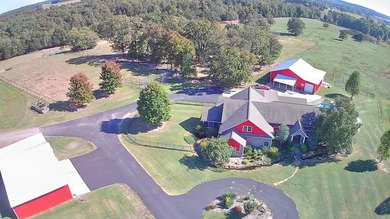 Welcome to your dream ranch - Come through a gated entrance to a - photo 2