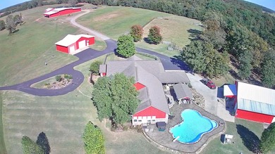 Welcome to your dream ranch - Come through a gated entrance to a - photo 3