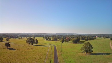 Welcome to your dream ranch - Come through a gated entrance to a - photo 6