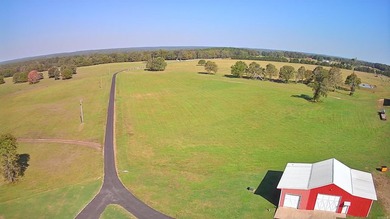 Welcome to your dream ranch - Come through a gated entrance to a - photo 7