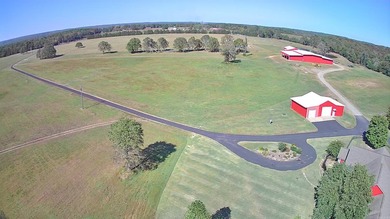 Welcome to your dream ranch - Come through a gated entrance to a - photo 8