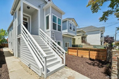 Rare opportunity to own a fully remodeled, fully vacant duplex - photo 4