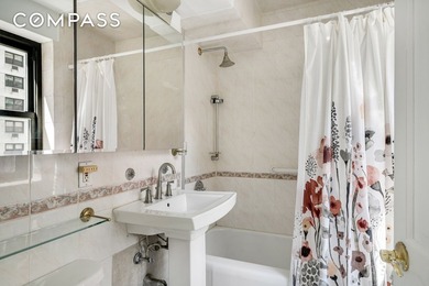 Spacious, bright and pet-friendly 2 bedroom is now available in - photo 11